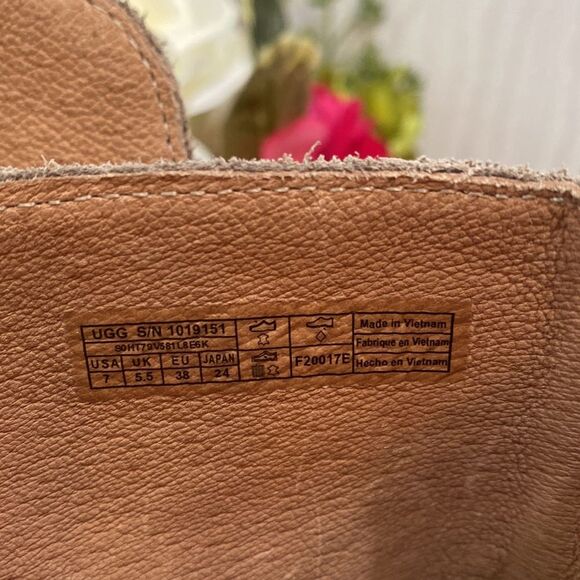 UGG Kelby Suede Leather Harness Ankle Boots Mouse Gray Sz 7 Excellent Condition - Picture 11 of 13